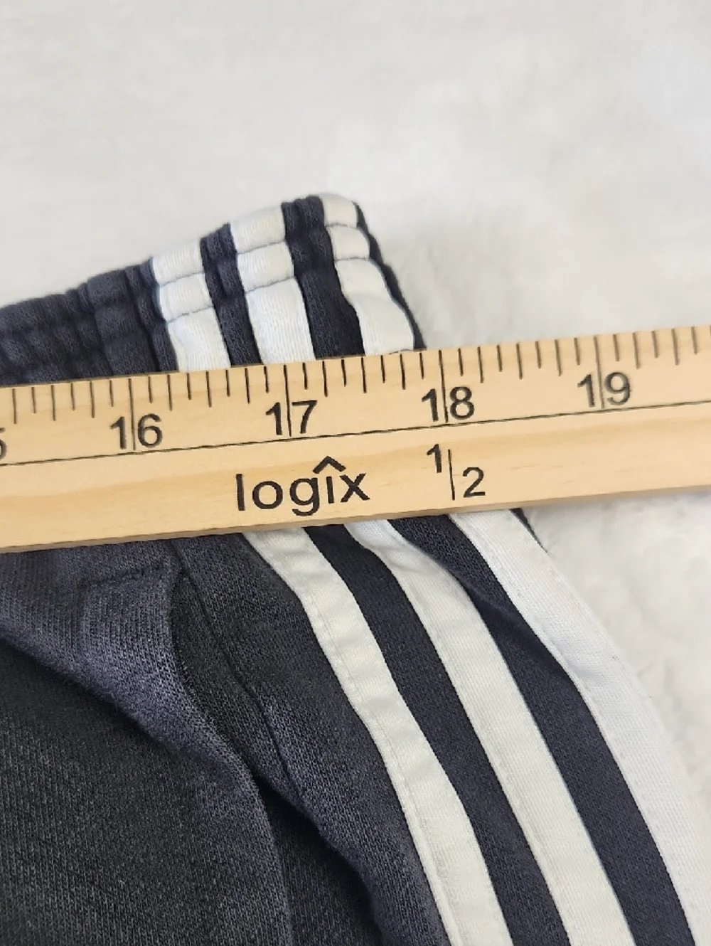 Adidas Sweatpants Men's XL‎ Black with White Stripes On The Side.